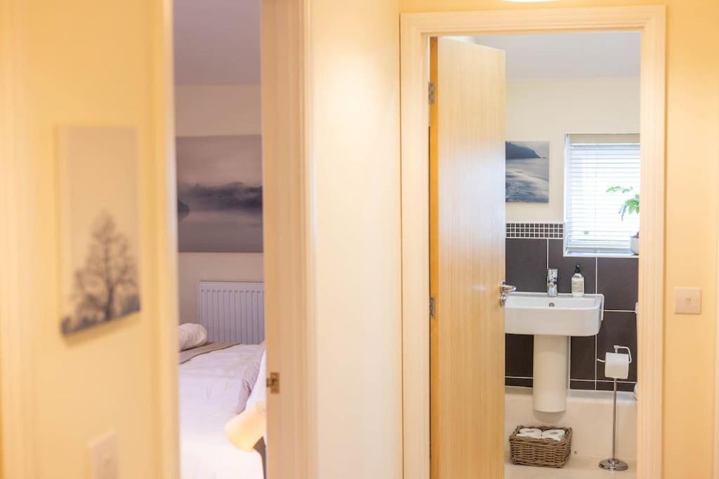 The Wellness Lodge- Gym, Table Tennis, Cinema, Parking And More! Bath Buitenkant foto
