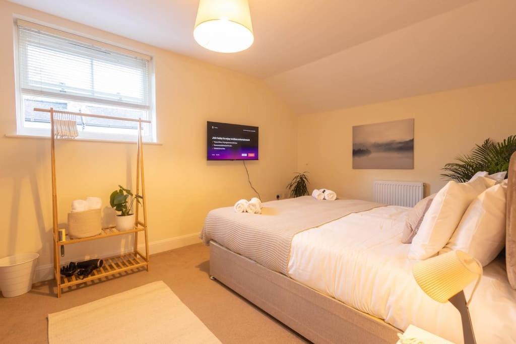 The Wellness Lodge- Gym, Table Tennis, Cinema, Parking And More! Bath Buitenkant foto