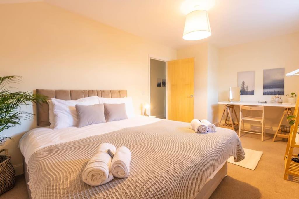 The Wellness Lodge- Gym, Table Tennis, Cinema, Parking And More! Bath Buitenkant foto