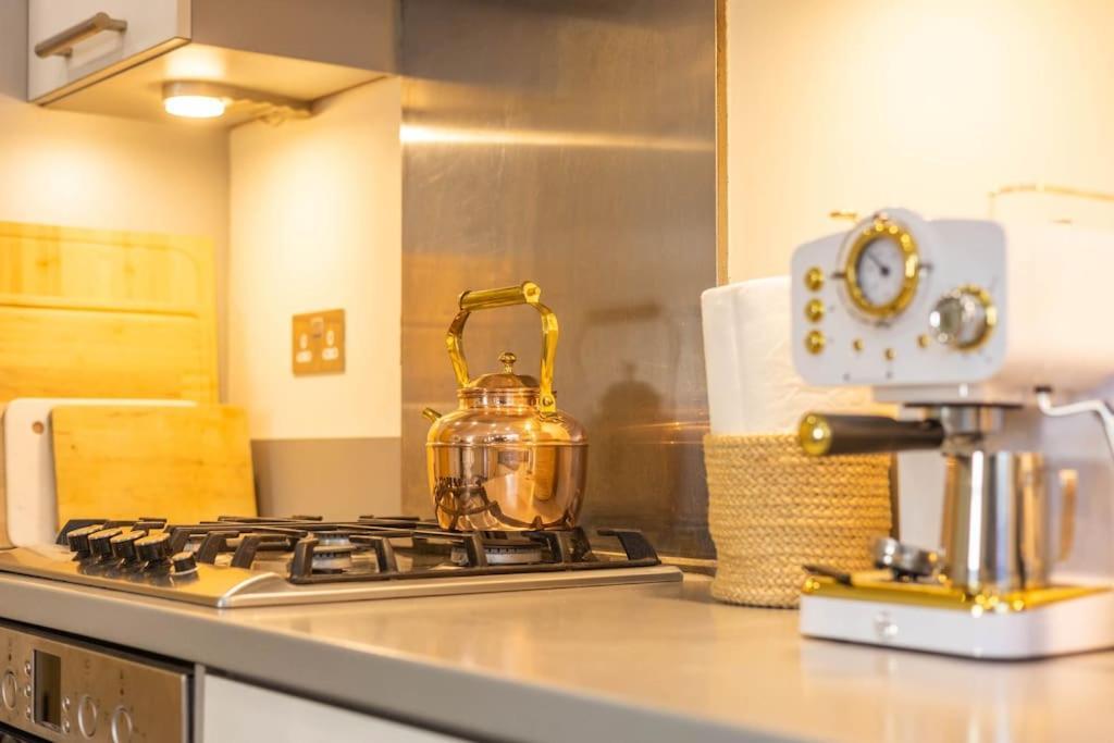 The Wellness Lodge- Gym, Table Tennis, Cinema, Parking And More! Bath Buitenkant foto
