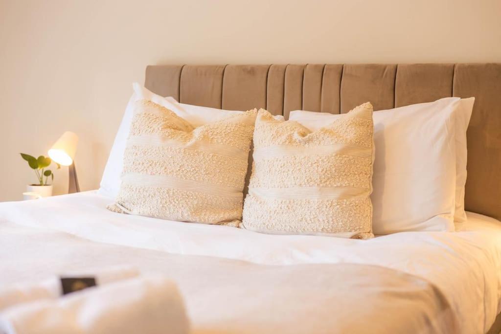 The Wellness Lodge- Gym, Table Tennis, Cinema, Parking And More! Bath Buitenkant foto