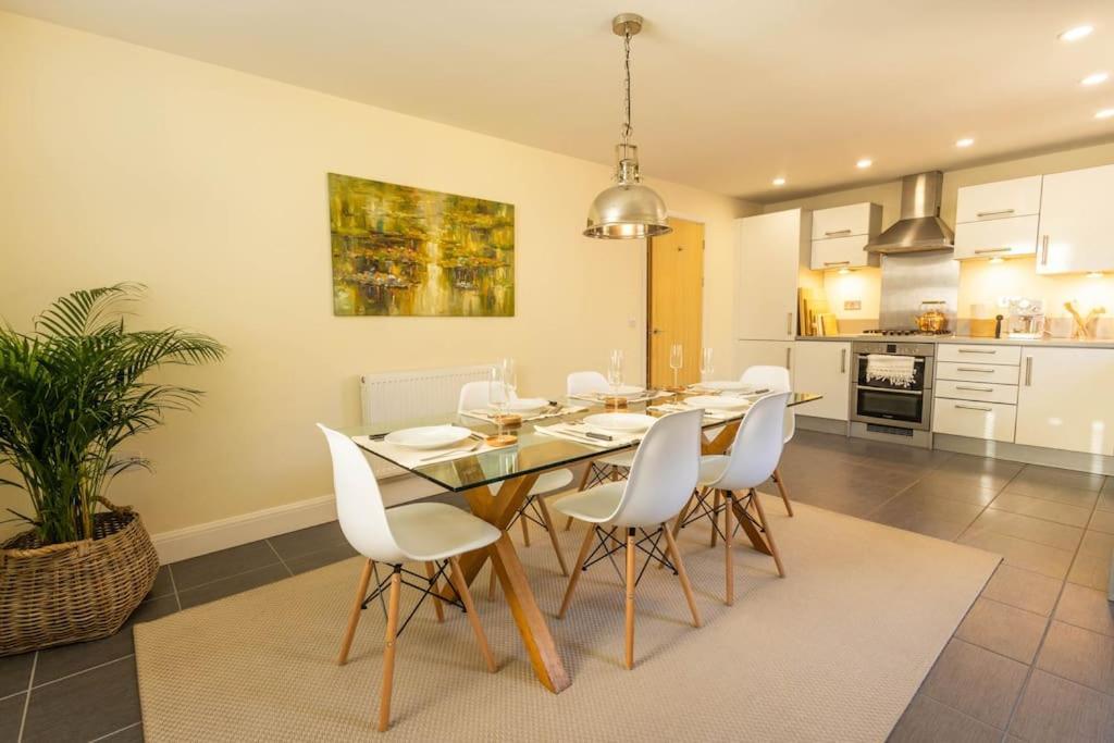 The Wellness Lodge- Gym, Table Tennis, Cinema, Parking And More! Bath Buitenkant foto