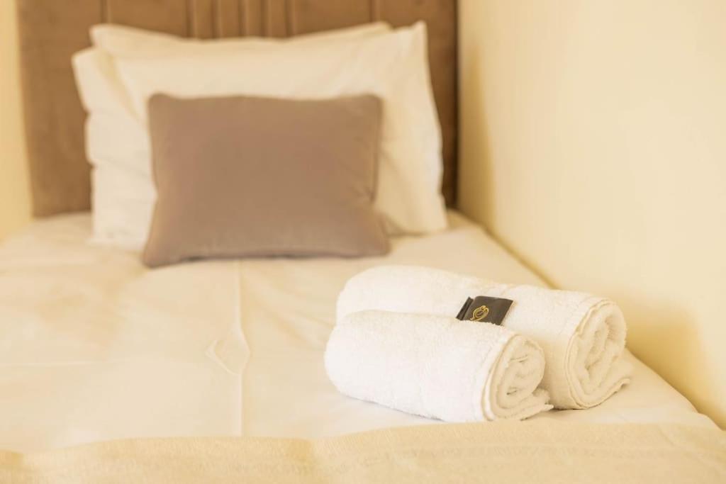 The Wellness Lodge- Gym, Table Tennis, Cinema, Parking And More! Bath Buitenkant foto