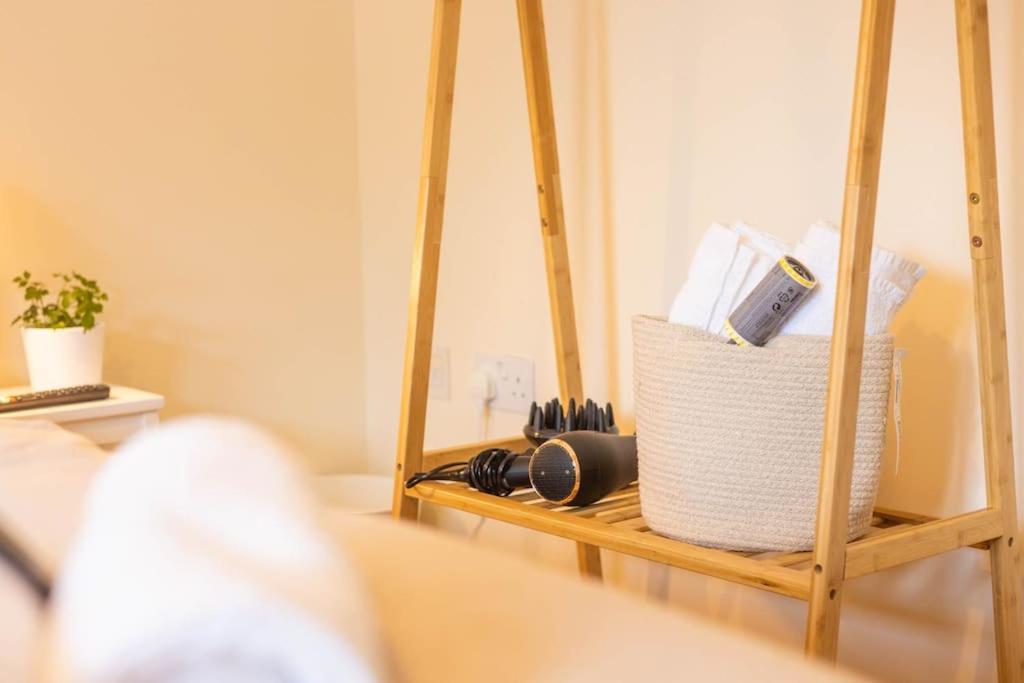 The Wellness Lodge- Gym, Table Tennis, Cinema, Parking And More! Bath Buitenkant foto